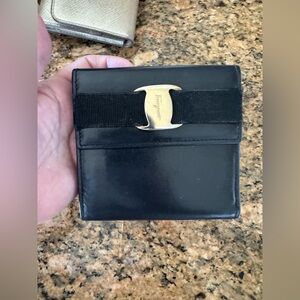 AUTH SALVATORE FERRAGAMO VARA BOW LEATHER VINTAGE COMPACT WALLET PREOWNED